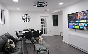 Etihcity - 3 Bedroom Semi - Free Parking Near Etihad Stadium, Tourist Attractions, Manchester City Centre, Transport And Motorway Links Next To Mcdonald'S - Sky N Netflix